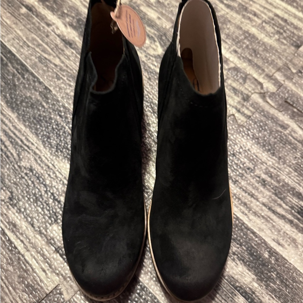 Sofft Black Ankle Booties with Chunky Heel